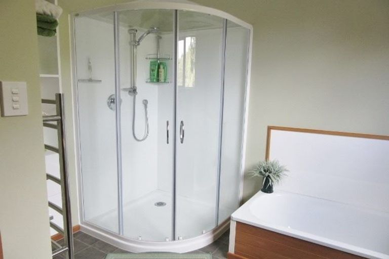 Photo of property in 20 Exploration Way, Whitby, Porirua, 5024