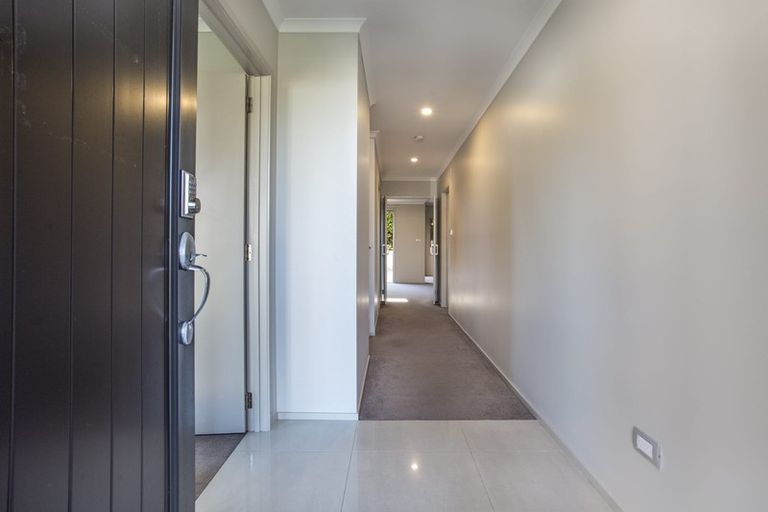 Photo of property in 12 Horizon View Road, Oteha, Auckland, 0632