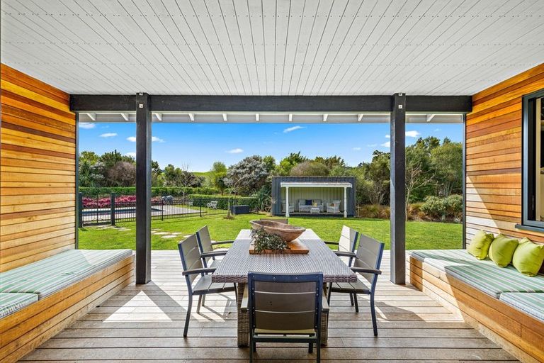 Photo of property in 2 Tamahunga Drive, Matakana, Warkworth, 0985