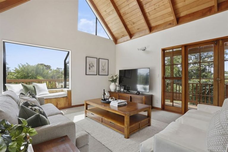 Photo of property in 411 Waitakere Road, Taupaki, Henderson, 0782