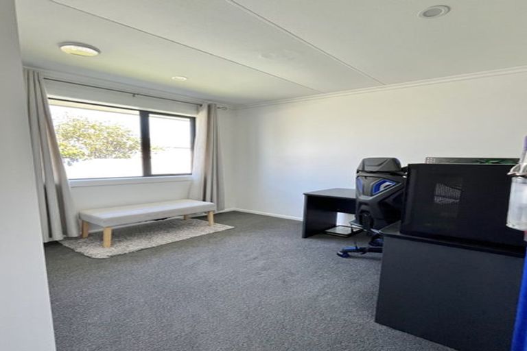 Photo of property in 66 Aloway Street, Wallacetown, 9816