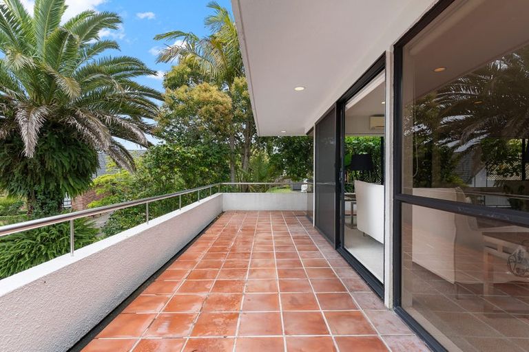 Photo of property in 15 Perendale Close, Somerville, Auckland, 2014