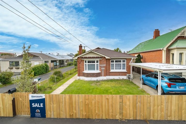 Photo of property in 129 Macandrew Road, South Dunedin, Dunedin, 9012