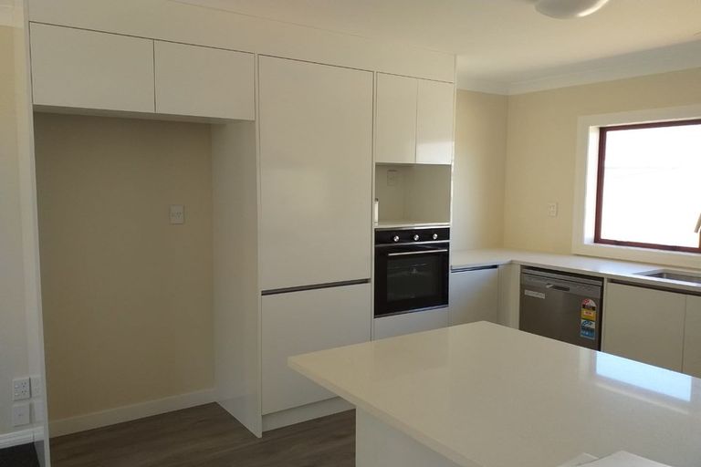 Photo of property in 24 San Domingo Rise, Henderson, Auckland, 0612
