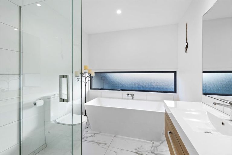 Photo of property in 27 Holiday Drive, Mairehau, Christchurch, 8052