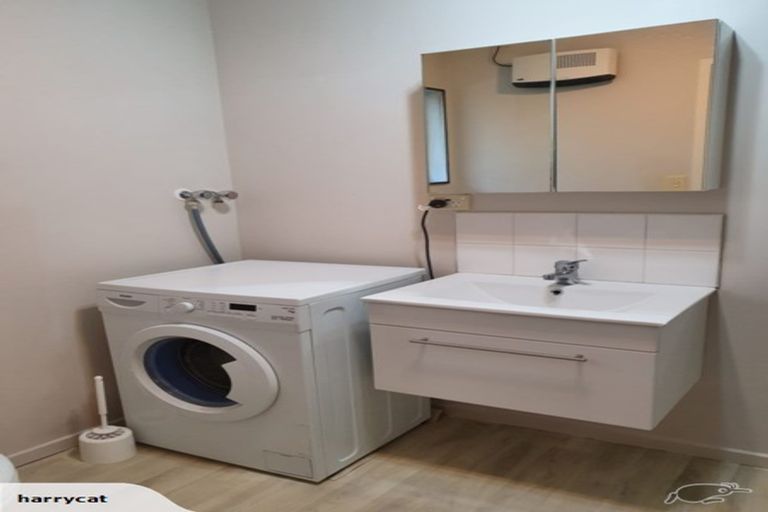 Photo of property in 70a Seaview Road, Castor Bay, Auckland, 0620