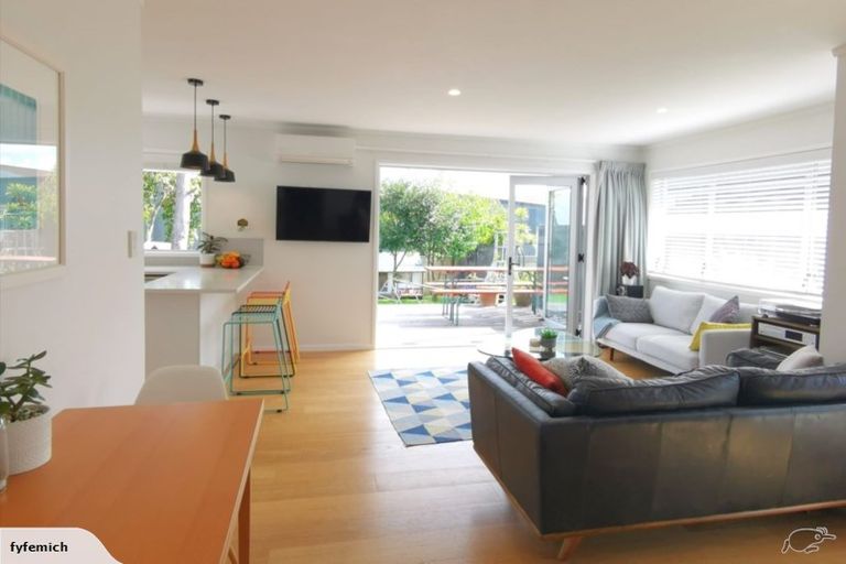 Photo of property in 25b Lidcombe Place, Avondale, Auckland, 1026