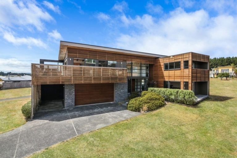Photo of property in 37 Parekaawa Drive, Motuoapa, 3382