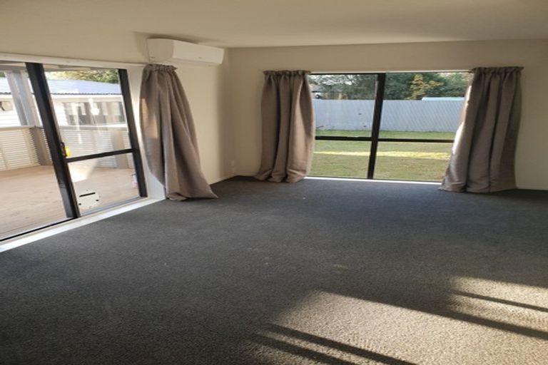 Photo of property in 11 Factory Road, Belfast, Christchurch, 8051