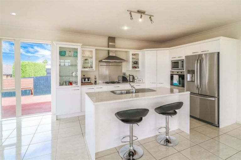 Photo of property in 105 Farnborough Drive, Grandview Heights, Hamilton, 3200