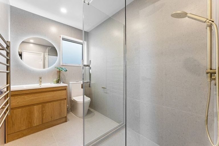 Photo of property in 45 Chamberlain Road, Massey, Auckland, 0614