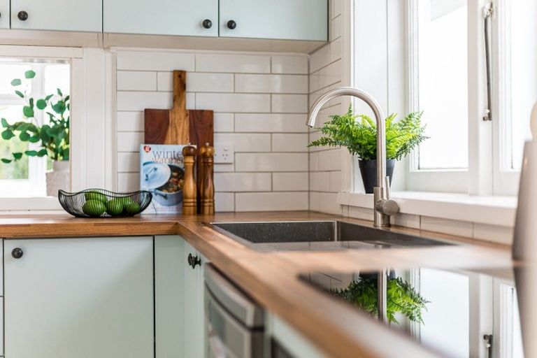 Photo of property in 105 Wyndrum Avenue, Waterloo, Lower Hutt, 5011