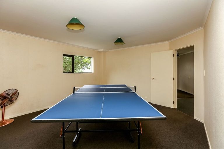 Photo of property in 25 Veale Road, Frankleigh Park, New Plymouth, 4310