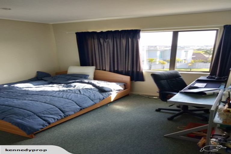 Photo of property in 16 Mackwell Road, Fairview Heights, Auckland, 0632