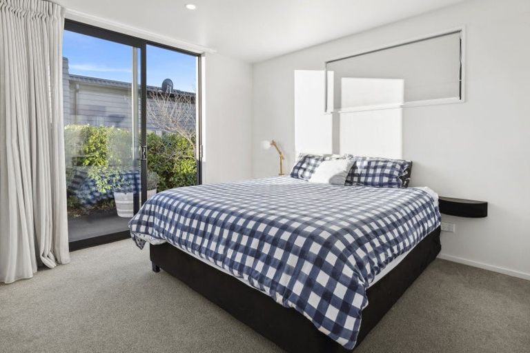 Photo of property in 2 Matakanui Lane, Wanaka, 9305