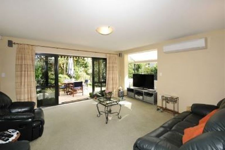 Photo of property in 2 Yarrum Lane, Avonhead, Christchurch, 8042