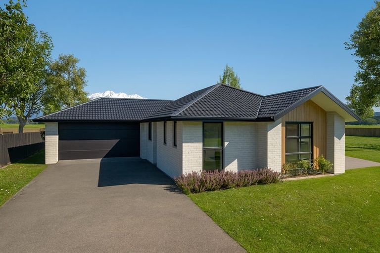 Photo of property in 17 Salkeld Place, Woodend, 7610