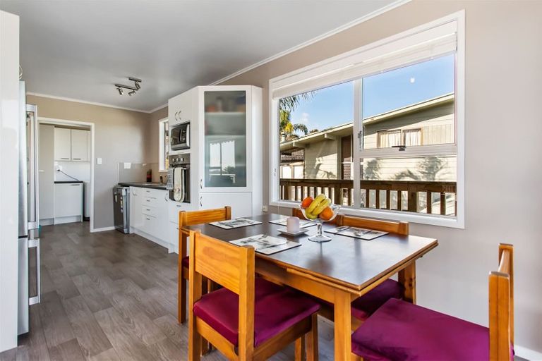 Photo of property in 34 Lewisham Street, Highland Park, Auckland, 2010