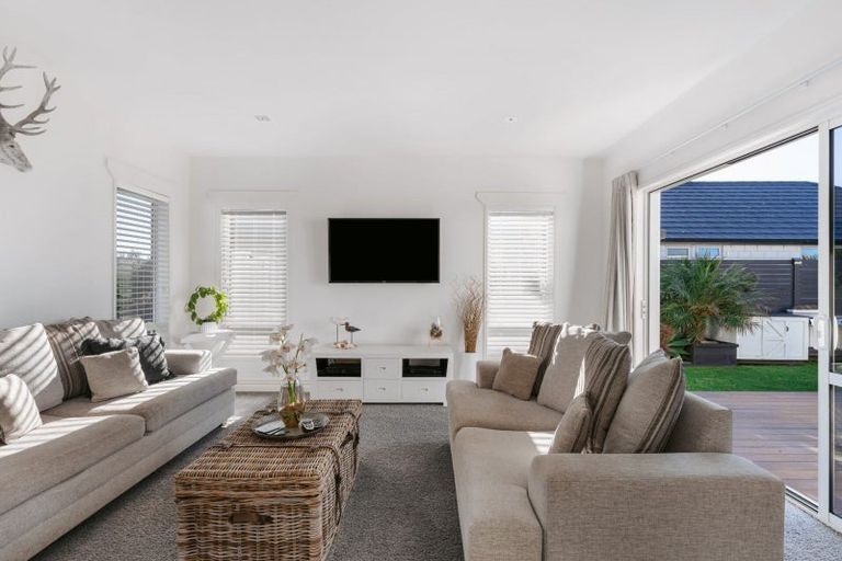 Photo of property in 46 Cassinia Close, Papamoa Beach, Papamoa, 3118