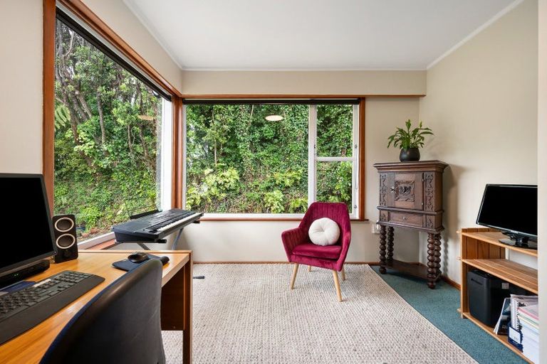 Photo of property in 9 Homebush Road, Khandallah, Wellington, 6035