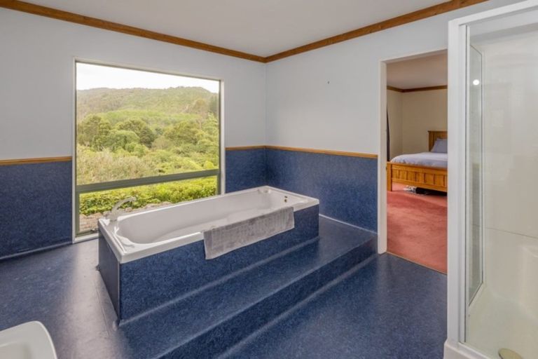 Photo of property in 14 Makahika Road, Levin, 5571