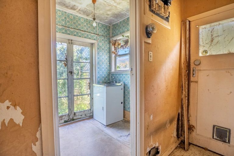 Photo of property in 20 Raroa Terrace, Tawa, Wellington, 5028