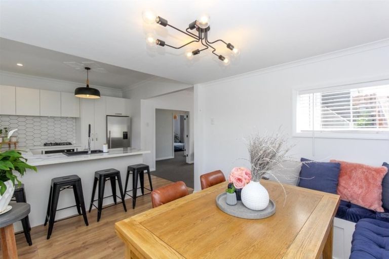 Photo of property in 27 Birdwood Avenue, Moturoa, New Plymouth, 4310