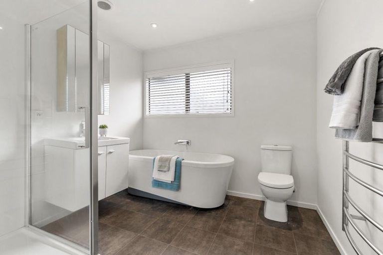 Photo of property in 2/94 Norwood Road, Bayswater, Auckland, 0622