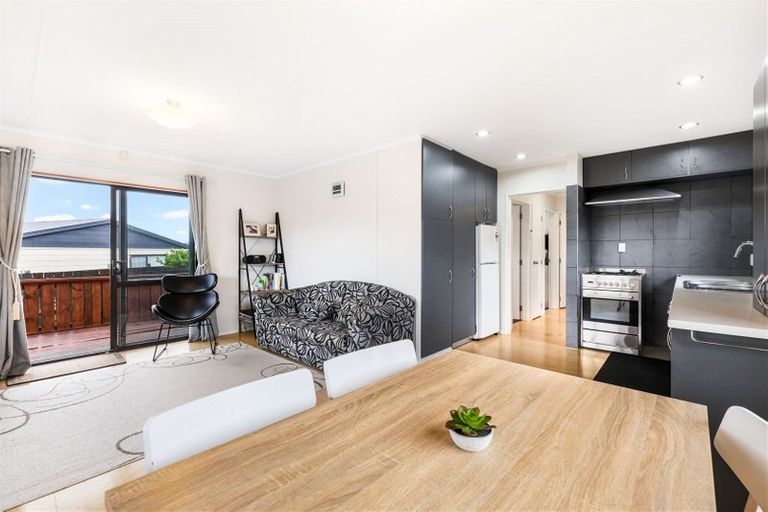 Photo of property in 2/9 Applewood Drive, Henderson, Auckland, 0612