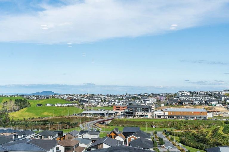 Photo of property in 29 Kumukumu Road, Long Bay, Auckland, 0630