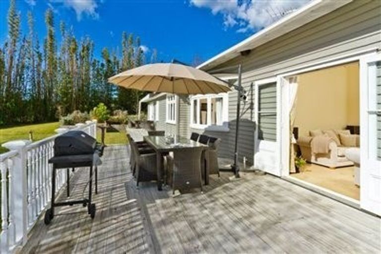 Photo of property in 13 Eastvale Close, Greenhithe, Auckland, 0632