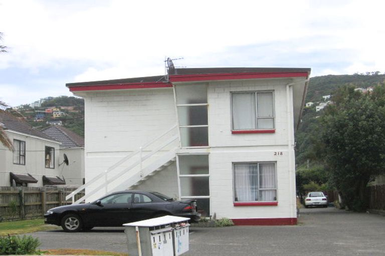 Photo of property in 8/218 Onepu Road, Lyall Bay, Wellington, 6022