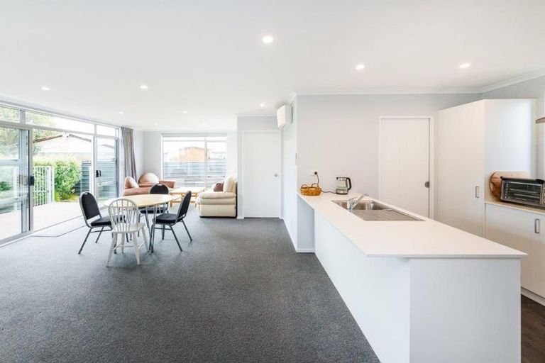 Photo of property in 58 Exeter Crescent, Takaro, Palmerston North, 4412