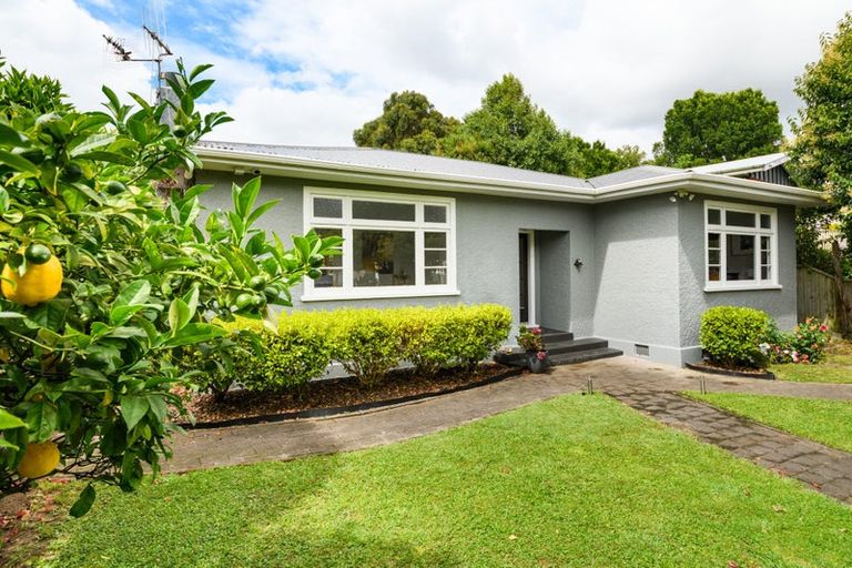 Photo of property in 10 Hardie Street, Hokowhitu, Palmerston North, 4410