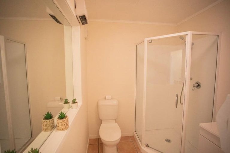 Photo of property in 2 Puketiro Place, Paihia, 0200