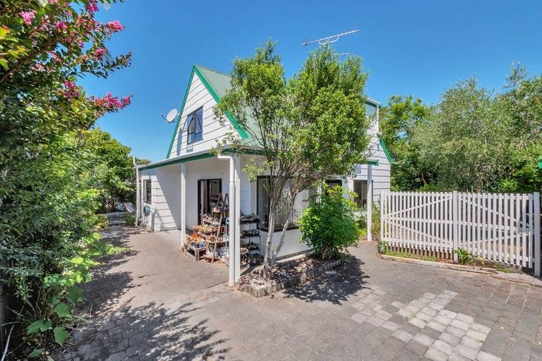 Photo of property in 2/3 Aorangi Place, Birkenhead, Auckland, 0626