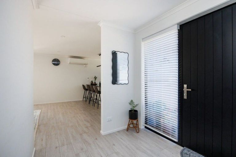 Photo of property in 6 Ivy Lane, Kelvin Grove, Palmerston North, 4414