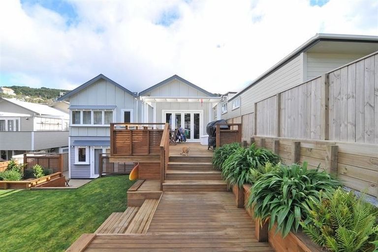 Photo of property in 51 Eden Street, Island Bay, Wellington, 6023