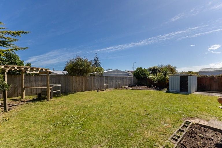 Photo of property in 11 Atua Street, Waikanae Beach, Waikanae, 5036