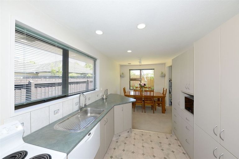 Photo of property in 2/125 Roydvale Avenue, Burnside, Christchurch, 8053