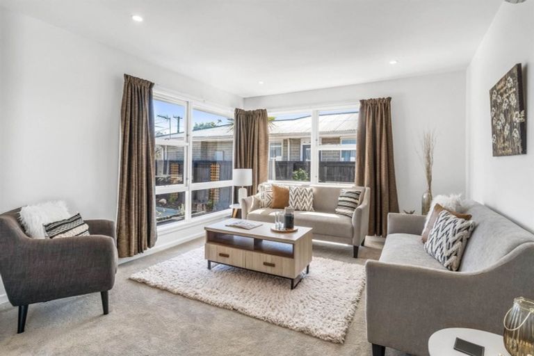 Photo of property in 106 Avondale Road, Avondale, Christchurch, 8061