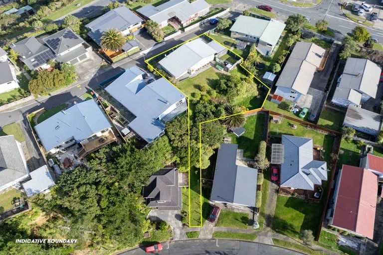 Photo of property in 1 Lilac Lane, Maungaraki, Lower Hutt, 5010