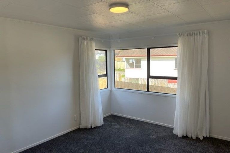 Photo of property in 6 Andros Place, Unsworth Heights, Auckland, 0632