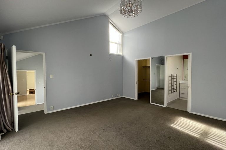 Photo of property in 14 Mcfetridge Place, Hillcrest, Auckland, 0627
