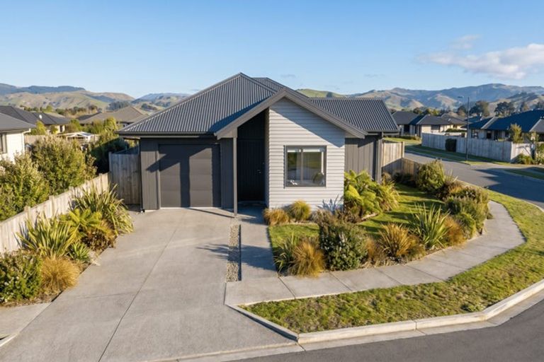 Photo of property in 17 Tukere Crescent, Kelvin Grove, 4470
