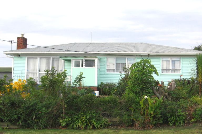 Photo of property in 1 Sheehan Road, Te Atatu South, Auckland, 0610