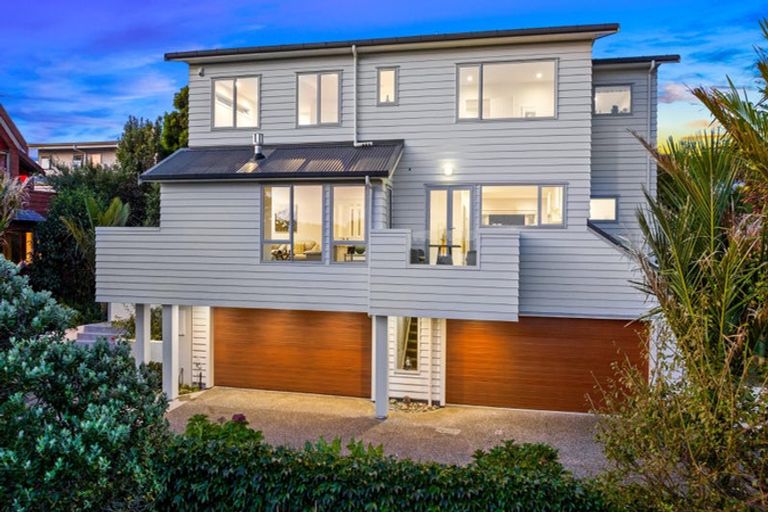 Photo of property in 18a Sylvan Park Avenue, Milford, Auckland, 0620