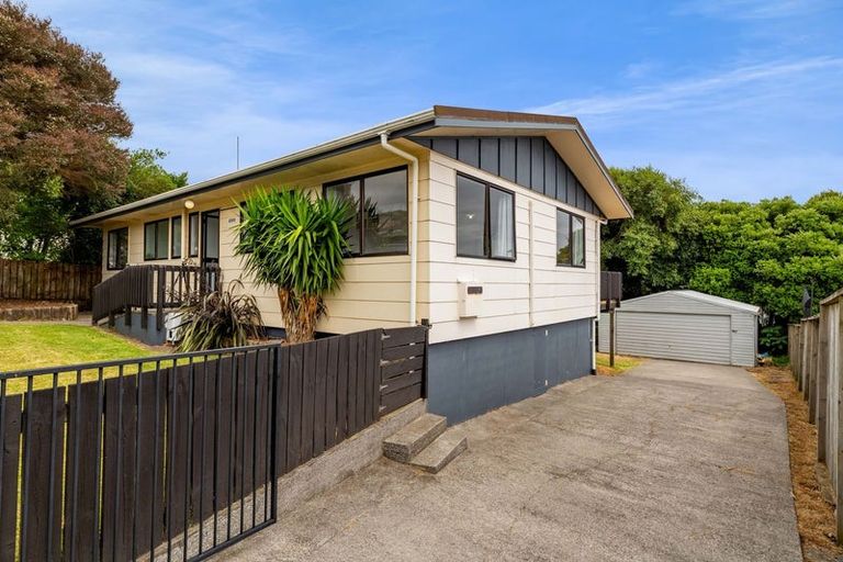 Photo of property in 33 Riversdale Drive, Merrilands, New Plymouth, 4312