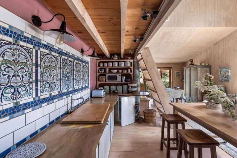 Photo of property in 76 Top Town Place, Coromandel, 3506