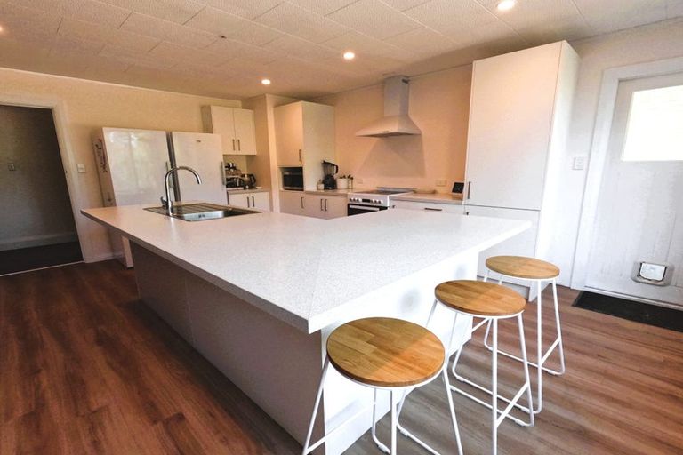 Photo of property in 1915 State Highway 2, Waipukurau, 4275